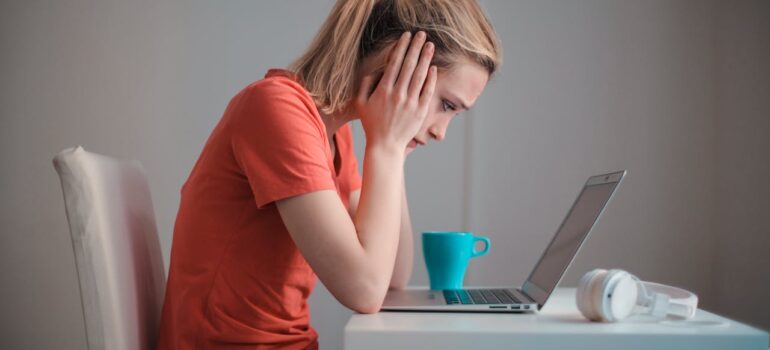 Hybrid-working women more stressed than men
