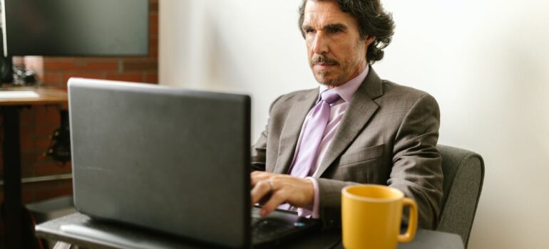 Study: Under 20% of UK seniors given chance to work from home